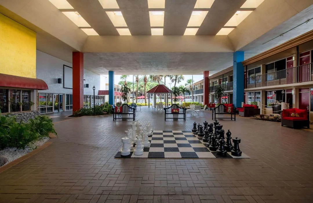 Ramada By Wyndham Kissimmee Gateway - Free Theme Park Shuttle-1