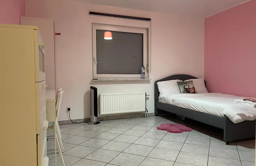 Large Room In Schuttrange Free Parking 10Mins To Airport Excellent Customer Services-1
