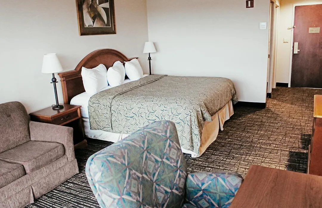 Hotel Topeka At City Center-1