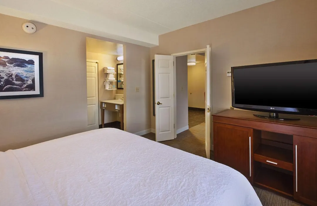 Hampton Inn & Suites Providence-Warwick Airport-1