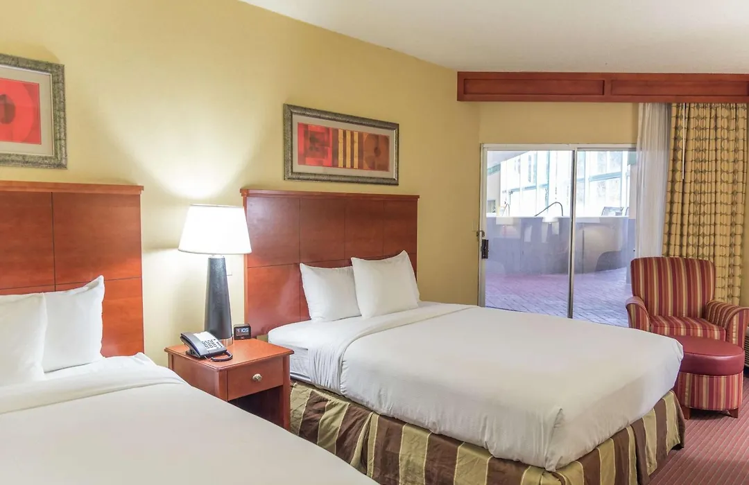 Doubletree By Hilton Holland-1