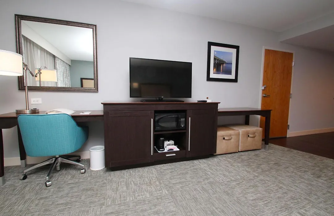 Hampton Inn- Suffolk-1