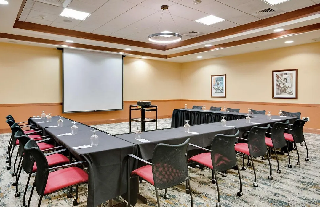 Hilton Garden Inn Milwaukee Airport-1