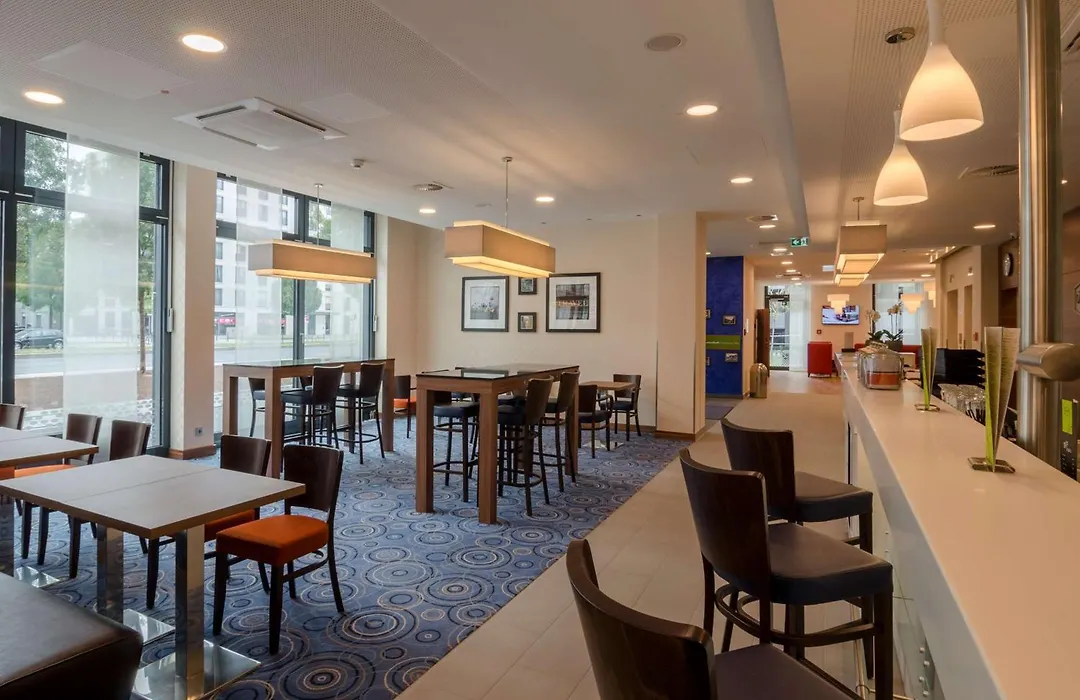Hampton By Hilton Frankfurt City Centre-1