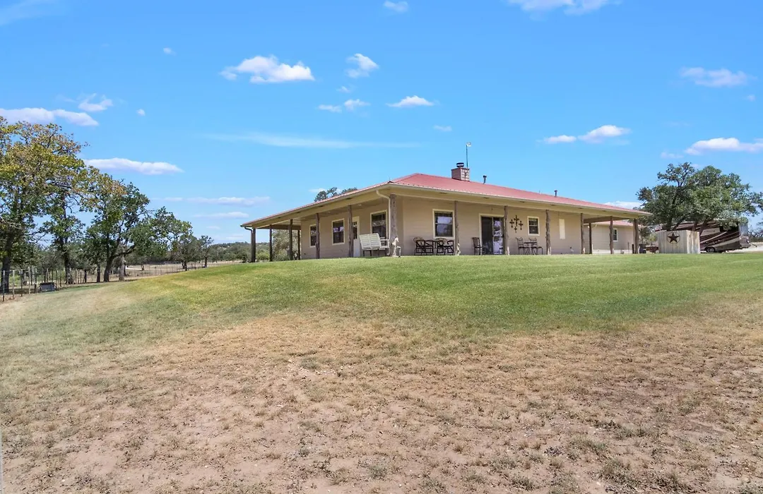 Omie'S Ranch Haus-1