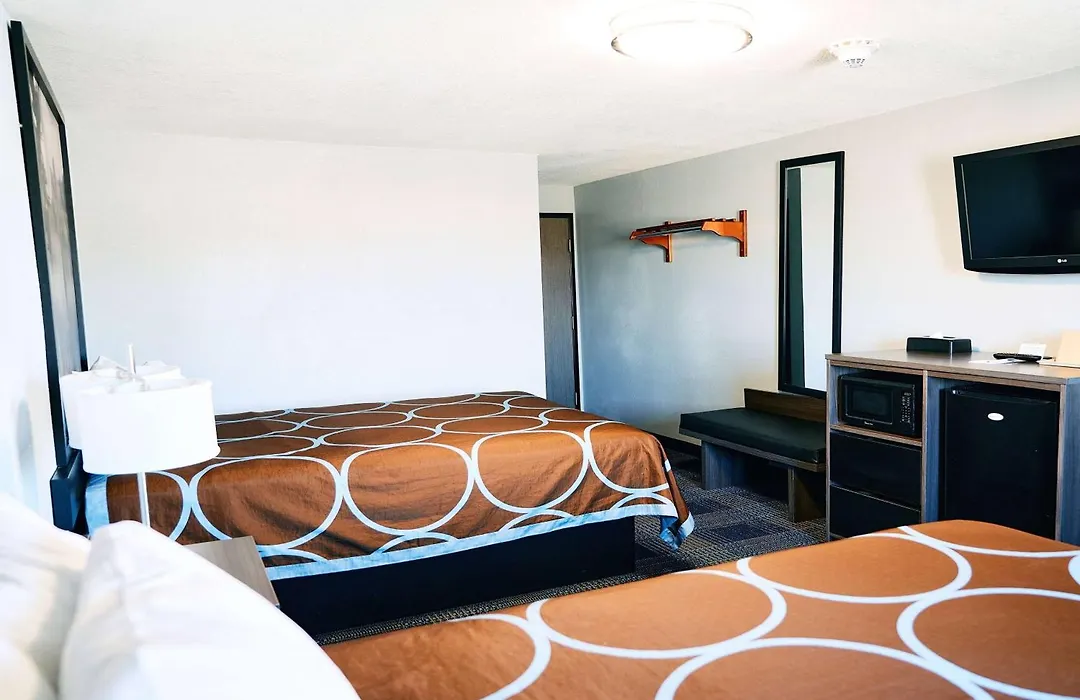 Super 8 By Wyndham Pueblo-1