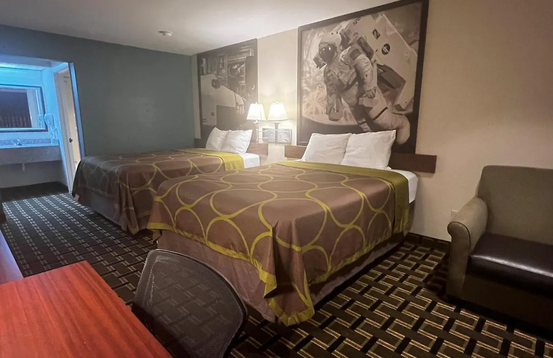 Super 8 By Wyndham Baytown I-10-1