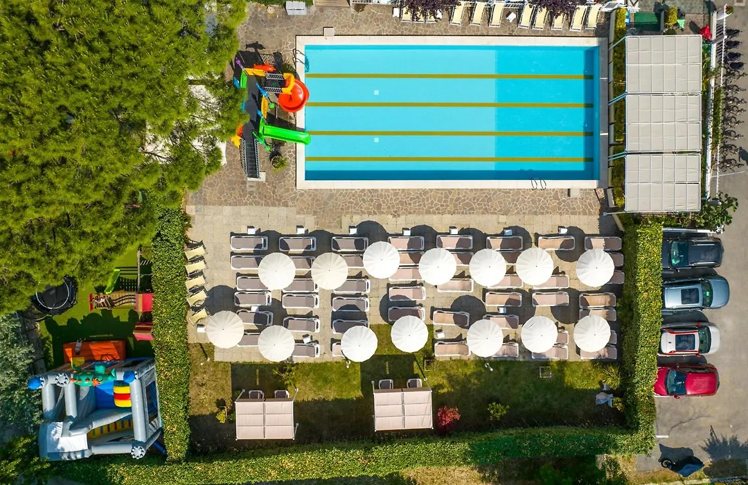 Lotus Hotel All Inclusive & Spiaggia-1