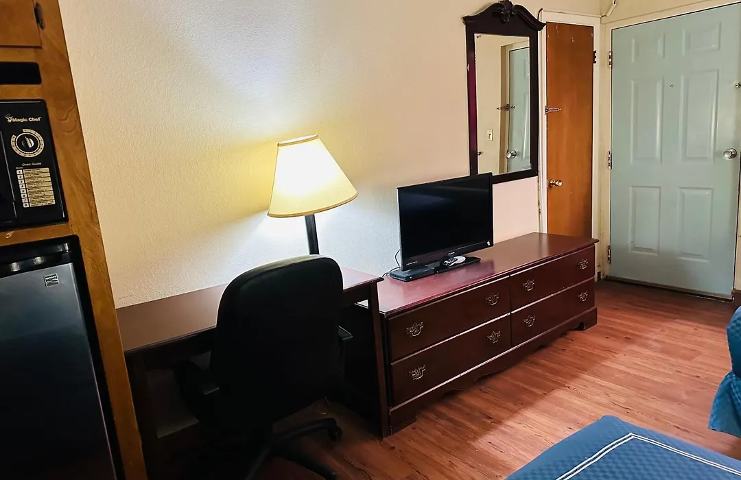 Warrick Plaza Inn-1
