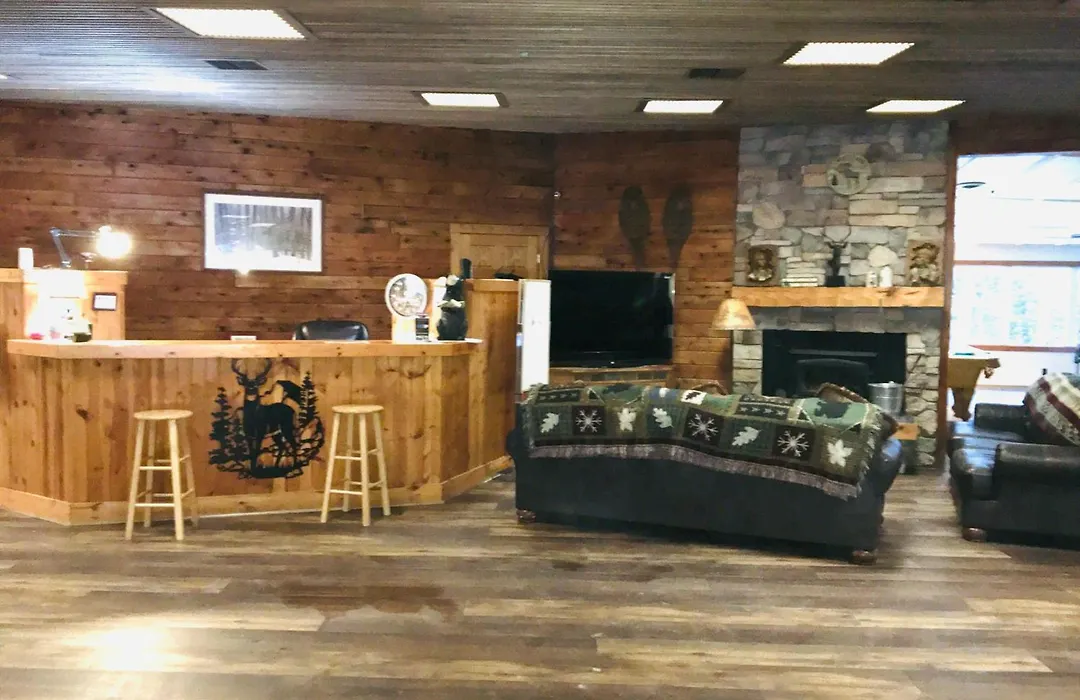 Hiawatha Lodge Inn-1