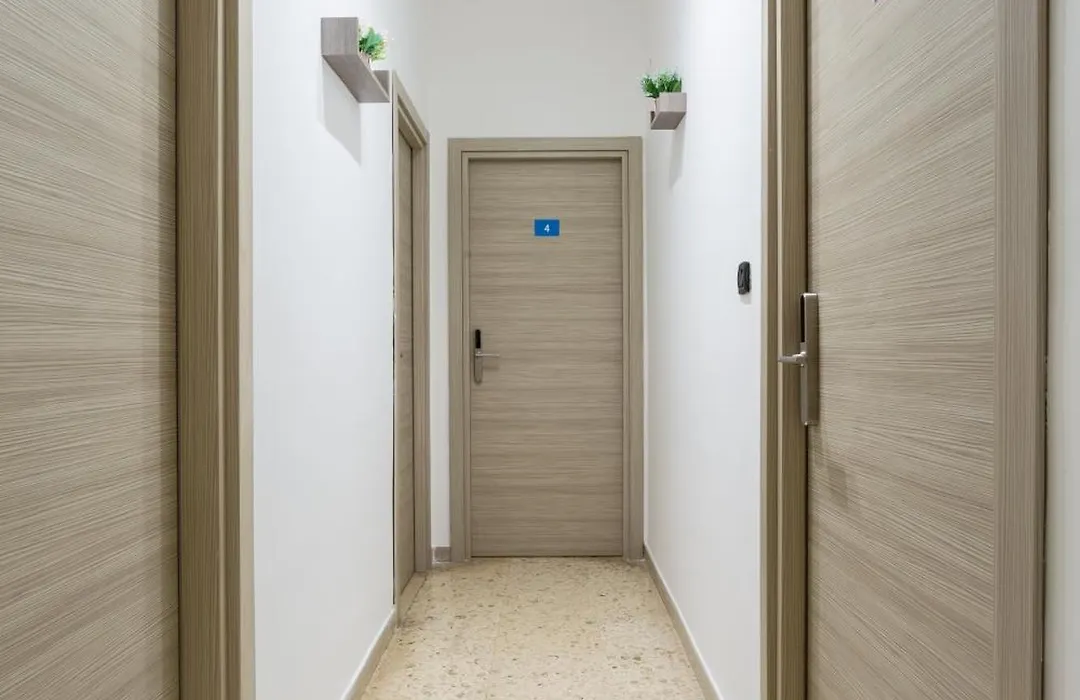 Napoli Fly Guest House 290-1
