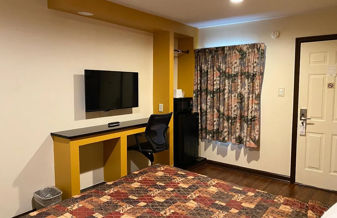 Budget Inn-1