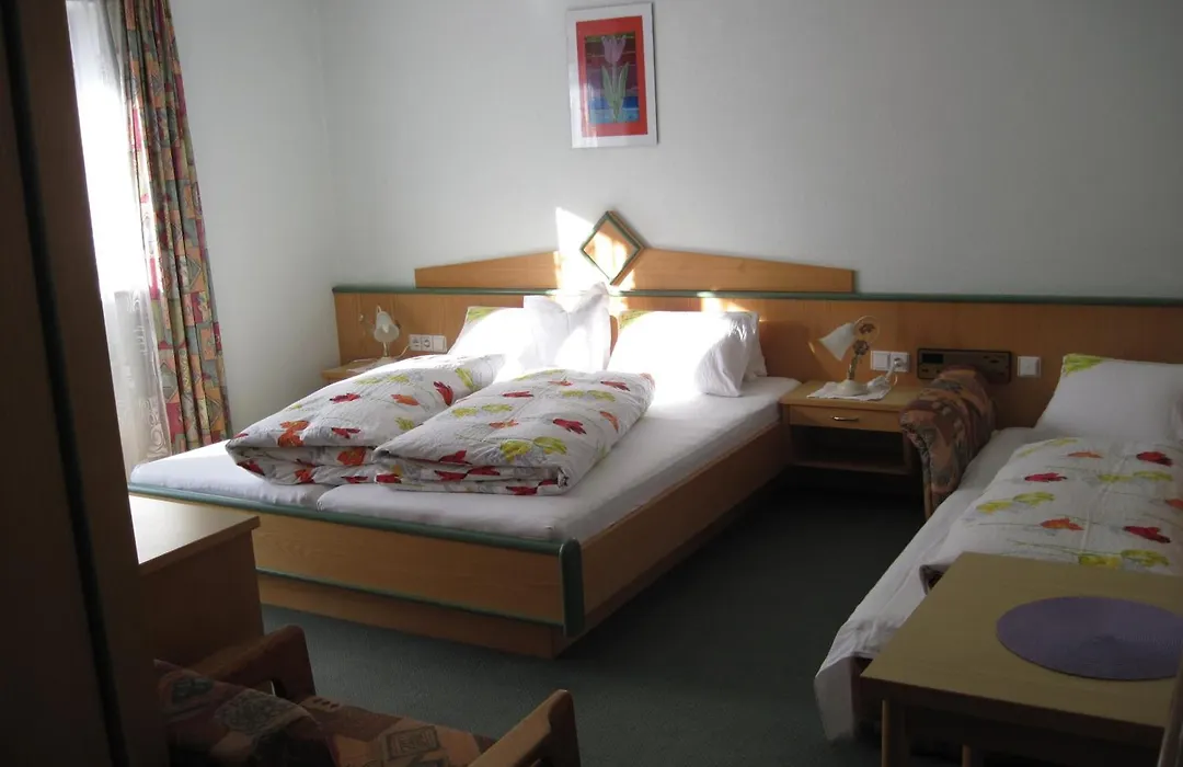 Fruehstueckspension & Ferienhaus Faednerspitze-1