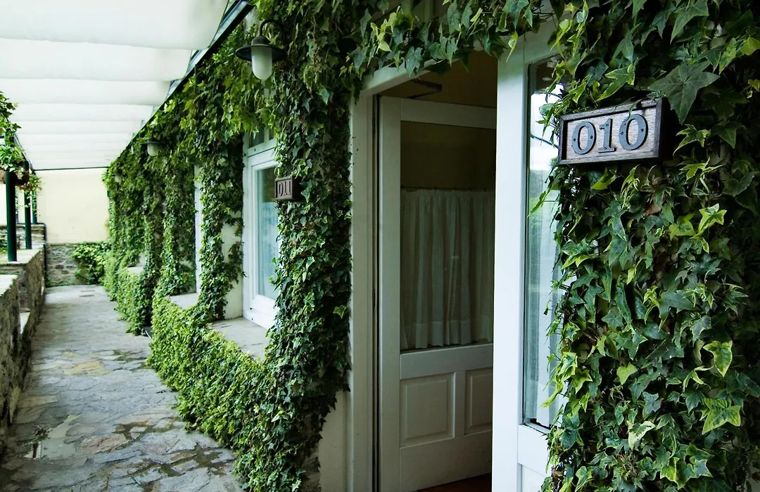 Hotel Virxe Da Cerca By Pousadas De Compostela-1
