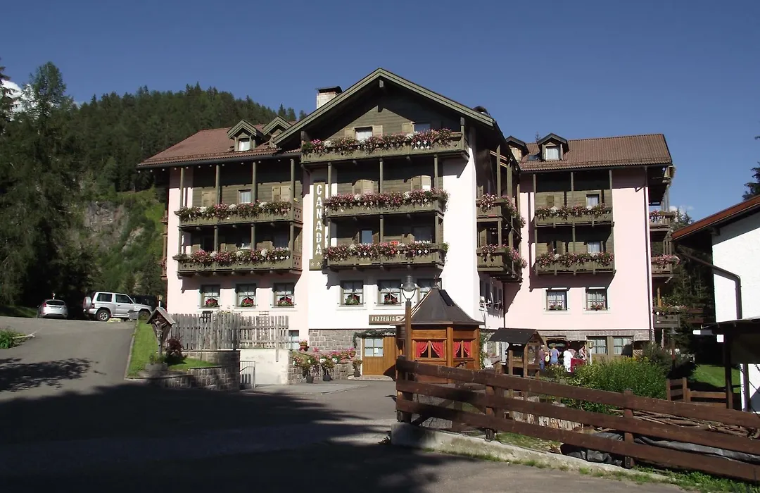 Hotel Canada-1