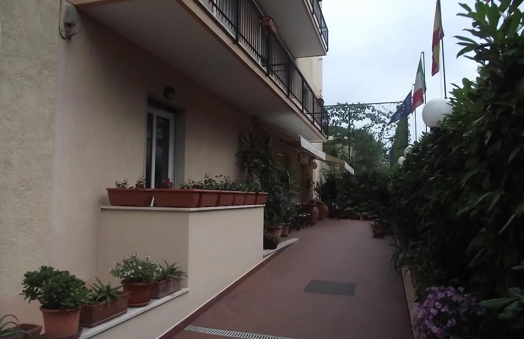 Hotel San Nazario-1
