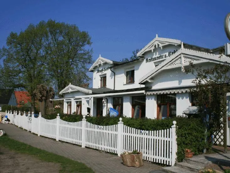 Strand-Hotel Lobbe-1