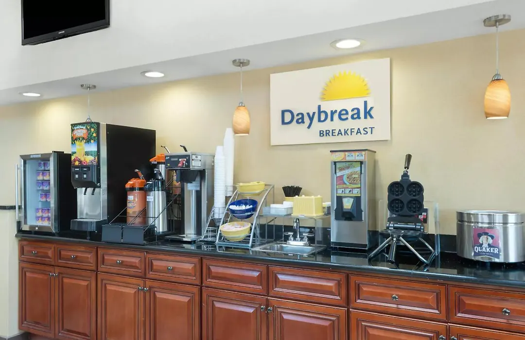 Days Inn By Wyndham Geneva/Finger Lakes-1