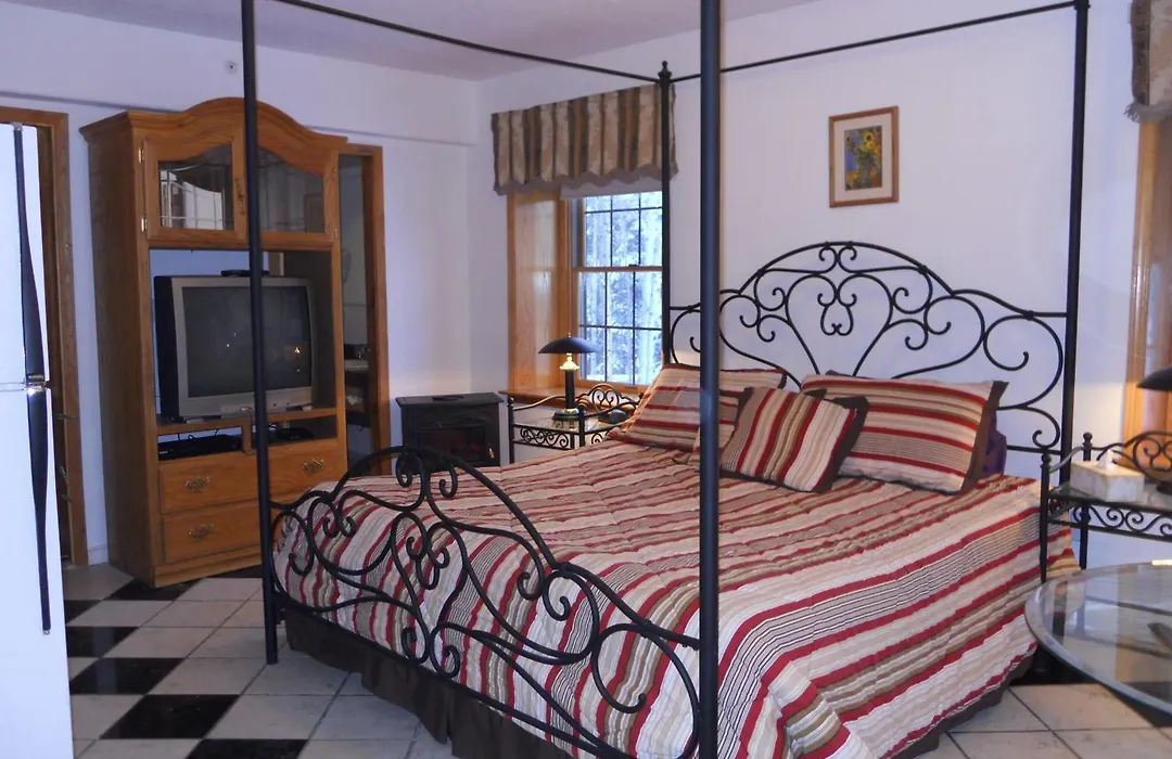 Abbey Archway Inn-1