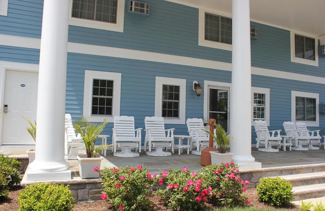 Commander Beach House Hotel-1