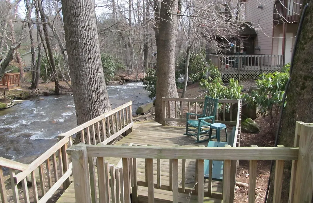 Jonathan Creek Inn-1