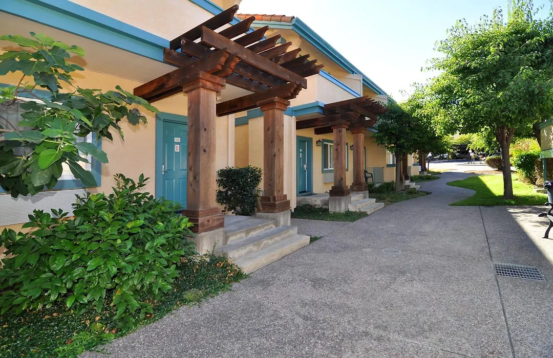 Marinwood Inn & Suites-1