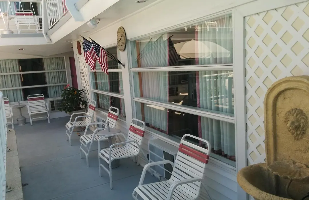 Pink Champagne Boutique Motel-1