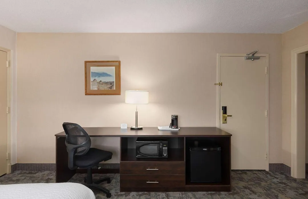 Travelodge By Wyndham Thunder Bay On-1