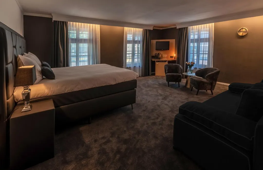 Square Boutique Hotel & Brasserie-1