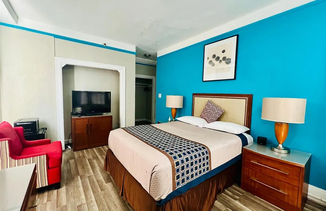 Admiral Hotel-1