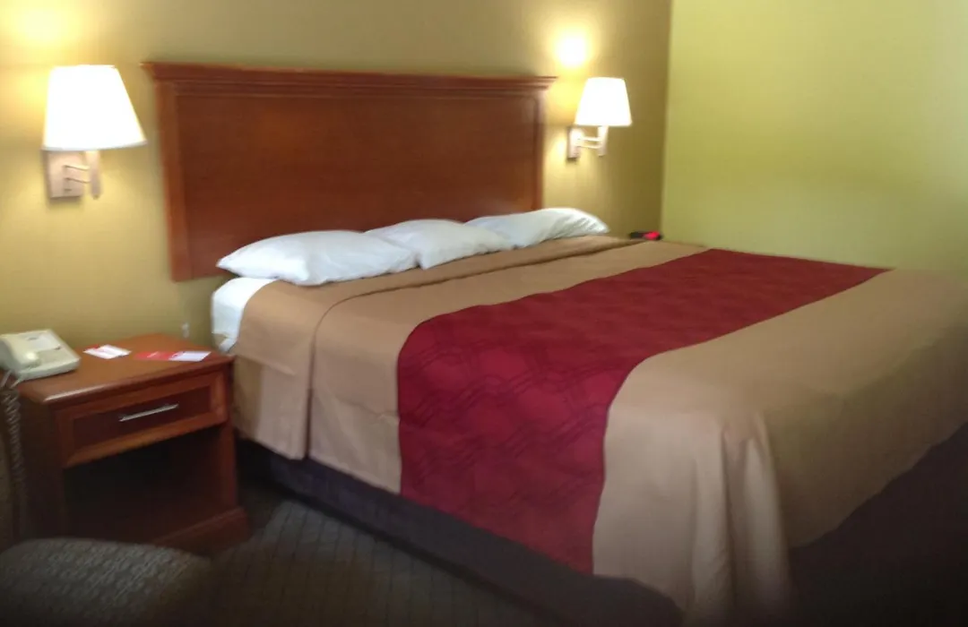 Econo Lodge-1