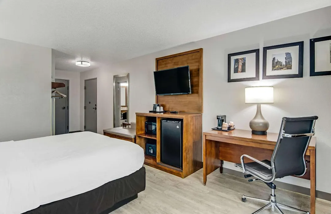 Comfort Suites Near I-80 And I-94-1