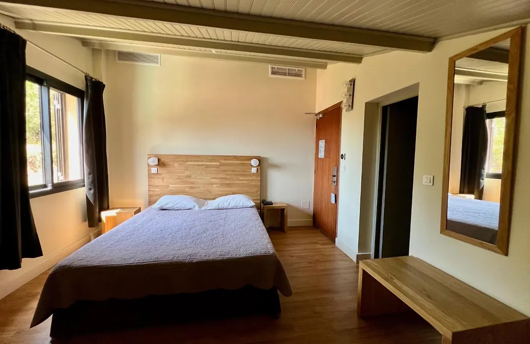 Logis Hotel Le Lonca-1