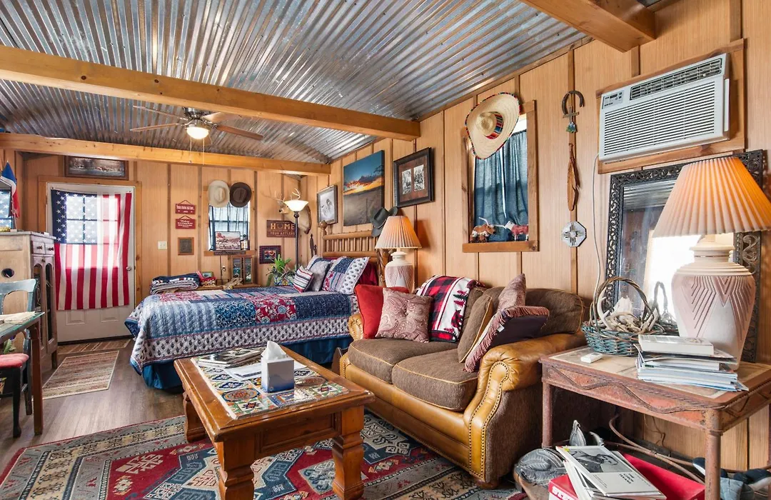 Artesia Hilltop Cabin-1