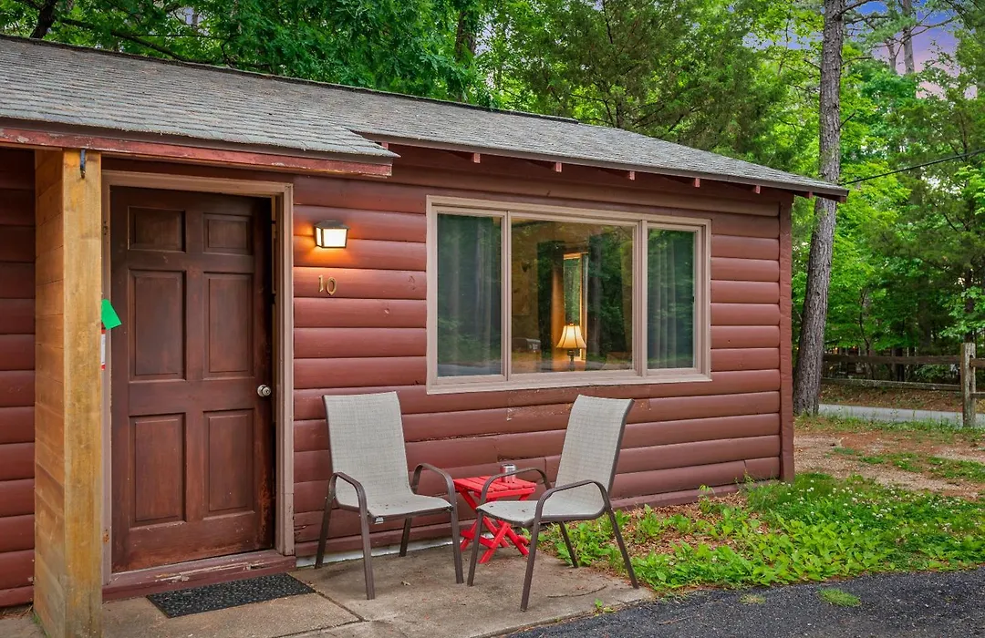 Tall Pines Inn-1