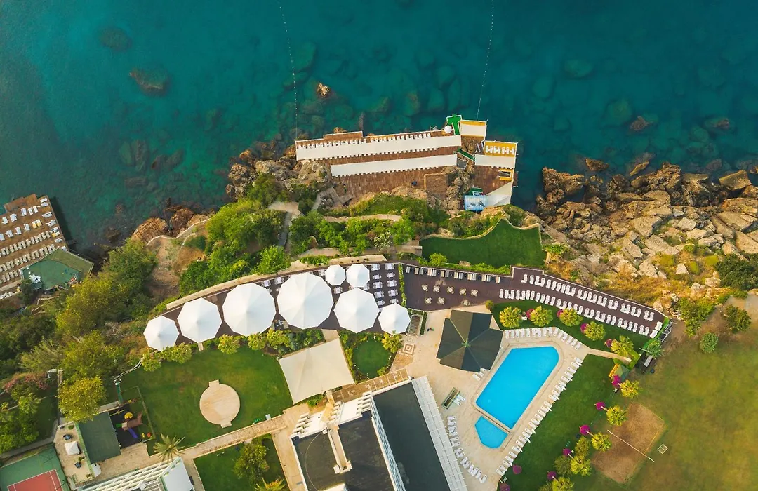 Falcon Hotel-1
