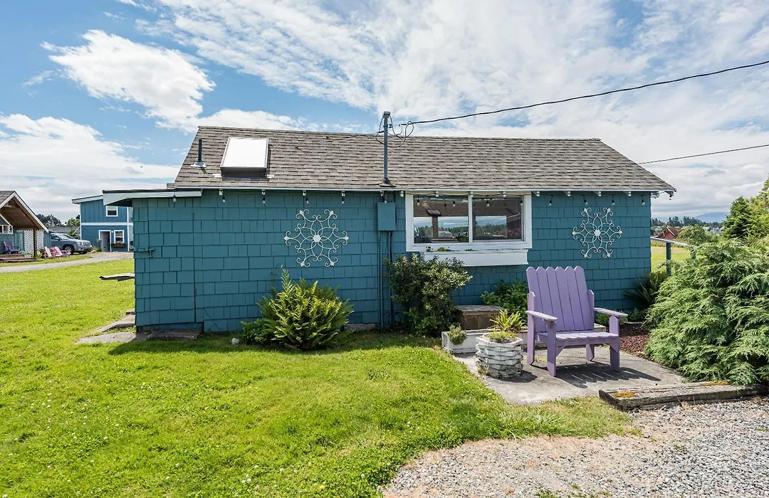 Juan De Fuca Waterfront Hotel & Cottages-1