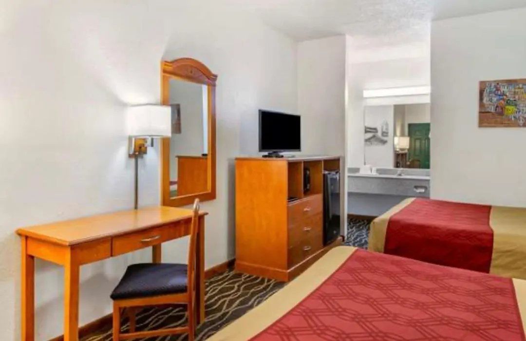 Econo Lodge Inn & Suites-1