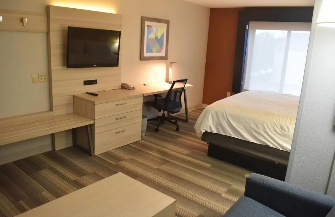 Holiday Inn Express Hotel & Suites Mcpherson By Ihg-1