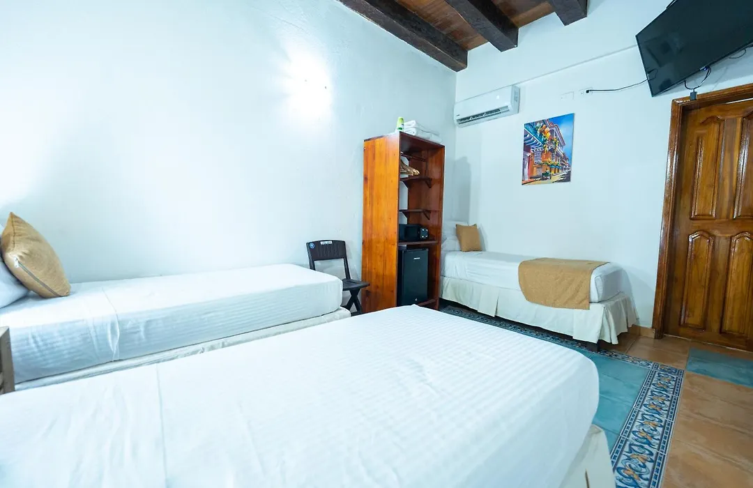 Hotel 3 Banderas-1