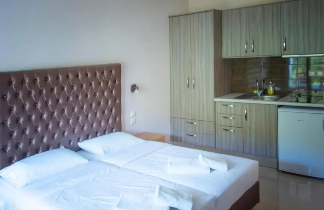 Aristidis Garden-1