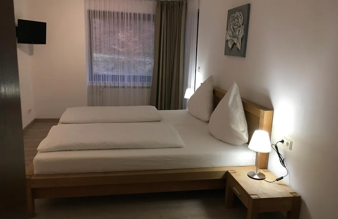 Hotel-Pension Zum Paradies-1
