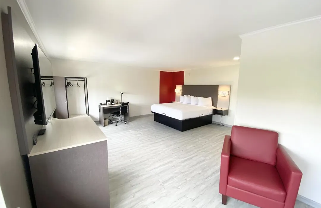 Ramada By Wyndham Tuscaloosa-1