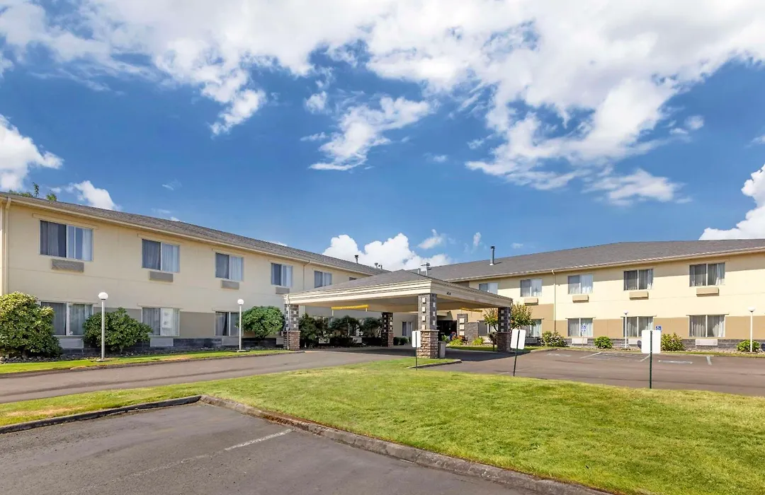 Comfort Suites Near Vancouver Mall-1
