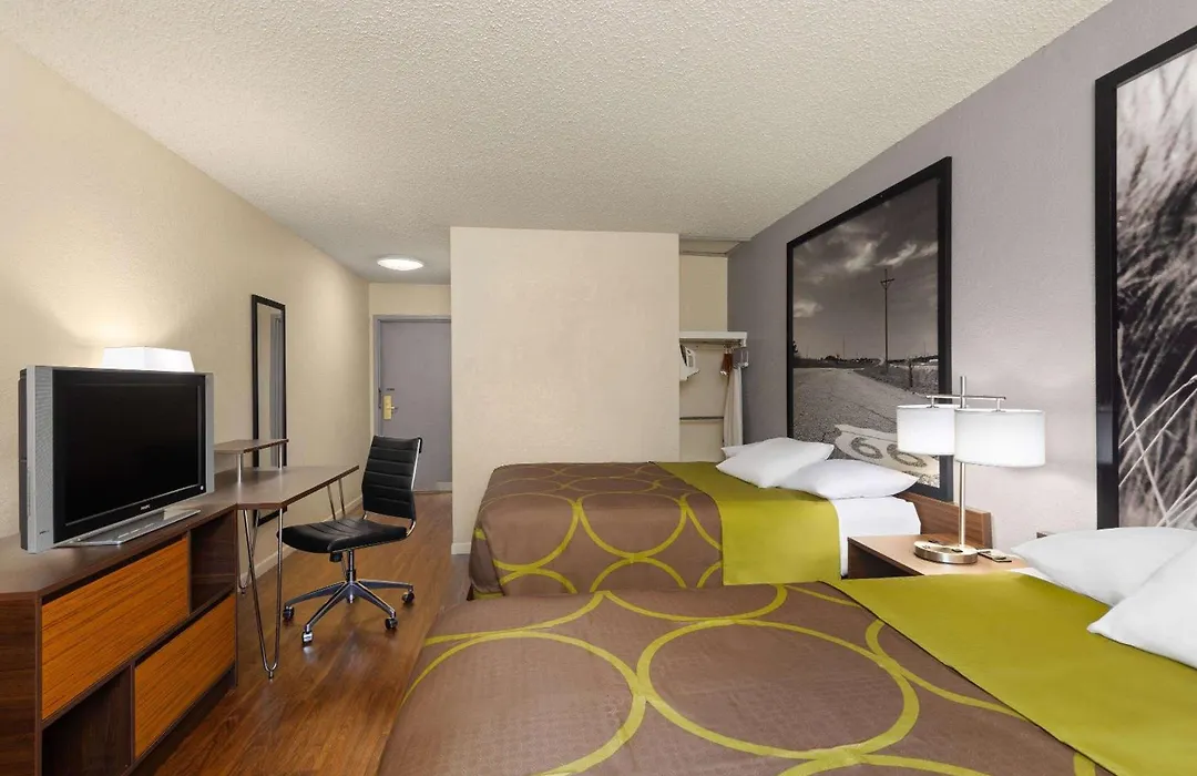 Super 8 By Wyndham Dodge City-1