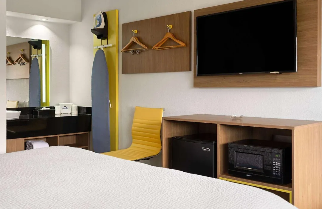 Days Inn By Wyndham Columbus Worthington-1