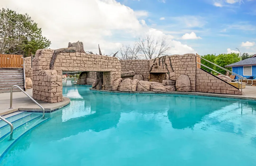 Polynesian Hotel & Suites-1