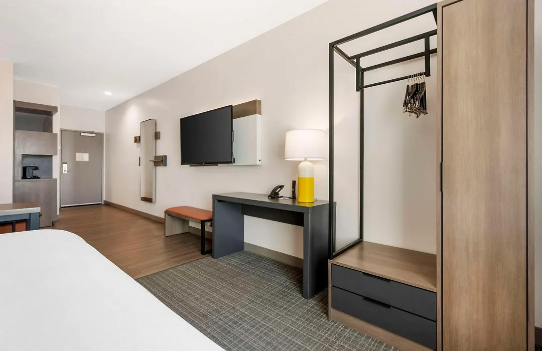Comfort Suites Richmond East-1