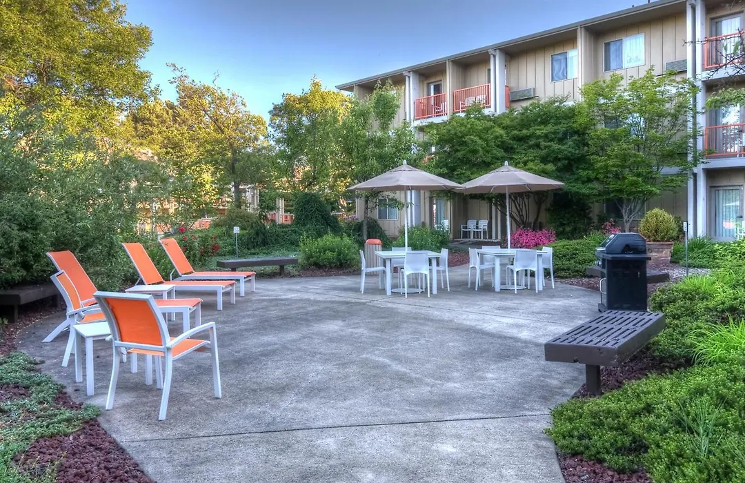 Ashland Hills Hotel & Suites-1