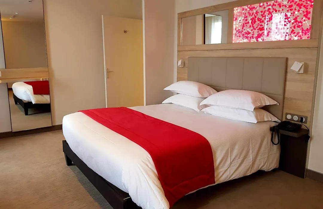 Brit Hotel De Grignan Vichy-1